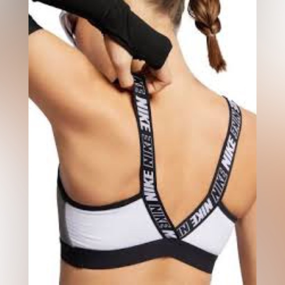 NIKE Distort Color-Block Sports Bra size xsmall